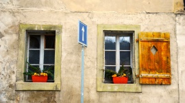 Tynki zewnętrzne – odświeżone i zadbane BIZNES, Konsument - Śmiało można stwierdzić, że elewacja, oprócz swojej tradycyjnej roli, pełni też poniekąd wizytówkę naszego domu. Warto zatem zadbać o taki wygląd tynków zewnętrznych, który sprawiać będzie przyjemność zarówno mieszkańcom, jak i wszystkim gościom.