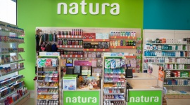 Natura – otwarcie kolejnej drogerii agencyjnej BIZNES, Konsument - W sobotę, 30 lipca, zostanie otwarta pierwsza placówka drogerii Natura w Jarosławiu. Lokal o powierzchni 166 m2 będzie mieścił się przy ul. 3-go maja 33. Będzie to kolejna drogeria prowadzona w systemie agencyjnym.
