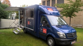MOBILNE CENTRA SZKOLENIOWE GROHE RUSZAJĄ W POLSKĘ BIZNES, Konsument - Aby najlepiej zrozumieć ich potrzeby oraz zaprezentować najnowsze rozwiązania, specjaliści GROHE odwiedzają punkty dystrybucji produktów marki, branżowe eventy oraz szkoły o profilach instalatorsko-sanitarnym w specjalnych vanach.