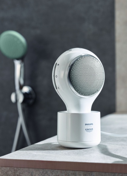 KĄPIEL W RYTMIE ULUBIONEJ MUZYKI Z GROHE AQUATUNES BIZNES, Konsument - Teraz, dzięki głośnikowi prysznicowemu GROHE Aquatunes, każdy prysznic zamieni się w muzyczny spektakl, a letnie dni staną się jeszcze przyjemniejsze.