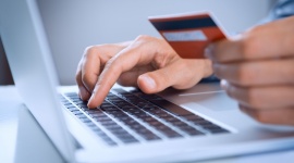 Mieszkańcy gminy Limanowa wybierają internetowe zakupy BIZNES, Konsument - Duży wybór, atrakcyjne ceny i promocje czy też szybki czas realizacji, sprawiają, że Polacy coraz częściej korzystają z zakupów w Internecie. E-sklepy są też coraz popularniejsze wśród mieszkańców gminy Limanowa.