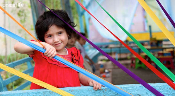 UNICEF Polska inauguruje nowy program „Miasto Przyjazne Dzieciom” Samorządy, BIZNES - UNICEF Polska zainaugurował dziś nowy program, w którym polskie miasta mogą ubiegać się o tytuł „Miasta Przyjaznego Dzieciom”. Pierwszym ośrodkiem miejskim, który weźmie udział w pilotażowym programie jest Gdynia. W tej sprawie UNICEF Polska i Gdynia podpisały dziś porozumienie.