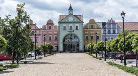 Klienci Designer Outlet Warszawa wydają na zakupy więcej niż przed rokiem BIZNES, Konsument - O 13,6% wzrosła sprzedaż w I półroczu 2019 r. w Designer Outlet Warszawa w porównaniu z tym samym okresem w roku poprzednim. Centrum odnotowało 3% wzrost odwiedzalności pomimo ponad dwukrotnie mniejszej, wynikającej z ustawy, liczby niedziel handlowych.