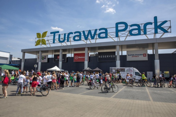 CH Turawa Park stawia na sportowy CSR BIZNES, Konsument - . Centrum Handlowe Turawa Park, zarządzane przez spółkę BNP Paribas Real Estate Poland, postanowiło wykorzystać atuty swojej lokalizacji i wyjść do klientów z cykliczną inicjatywą, która nie tylko promuje sportowy tryb życia, ale przyczynia się do wsparcia osób potrzebujących.