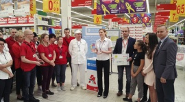 Fundacja Auchan na rzecz młodzieży przekazała czek SOS Wioskom Dziecięcem Problemy społeczne, BIZNES - Celem jest remont boiska wielofunkcyjnego do siatkówki, futsalu i tenisa ziemnego w Lublinie.