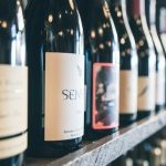 Świąteczne zakupy Polaków – alkohol na prezent, świąteczny stół i na Sylwestra