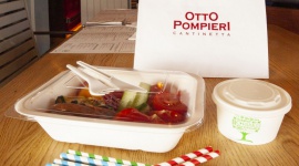 Resztę dania zabierz ze sobą BIZNES, Konsument - Proszenie kelnera o opakowanie na wynos na niedokończony posiłek jest krępujące? Nie powinno. Coraz więcej restauracji w myśl filozofii zero-waste zachęca do zabierania do domu resztek potraw.