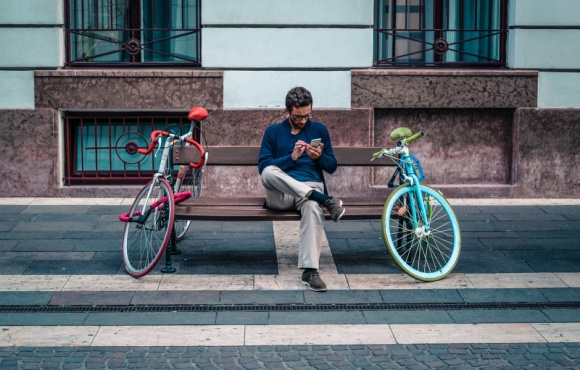 Czy Polacy żyją w duchu smart living? BIZNES, Konsument - Czy Polacy znają pojęcie smart living? Z jakich smartnych urządzeń korzystają na co dzień? Czy boją się nowych technologii?