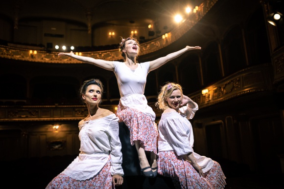 Operowe matki w natarciu