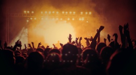 Czy możliwe jest odszkodowanie za odwołany koncert? BIZNES, Konsument - Artystyczny rok 2020 w Polsce zapowiadał się znakomicie i miał upłynąć pod znakiem wielkich wydarzeń. Co w sytuacji, gdy ponieśliśmy nie tylko koszty emocjonalne związane z oczekiwanym wydarzeniem, ale także finansowe wydatki? Czy należy się odszkodowanie?