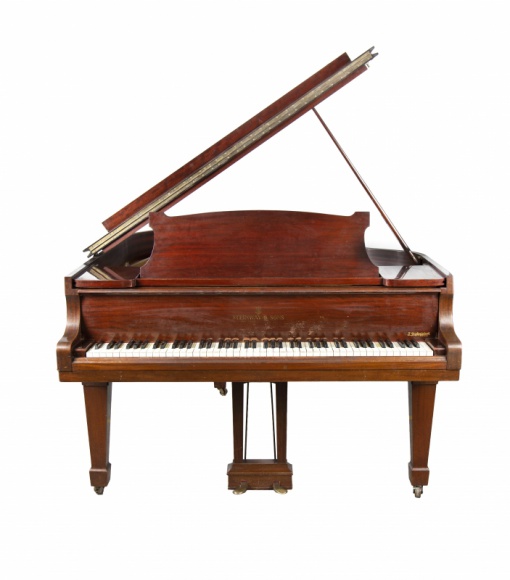 1,3 mln za fortepian Władysława Szpilmana BIZNES, Kultura - Blisko 1,3 mln zł – tyle zapłacono za fortepian Steinway należący do jednego z najwybitniejszych polskich pianistów, Władysława Szpilmana. To równocześnie najdrożej wylicytowany instrument muzyczny na aukcji w kraju.