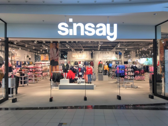 Nowy Sinsay i interaktywna oferta rozrywkowa w Atrium Reduta BIZNES, Konsument - Centrum handlowe Atrium Reduta wzbogaca ofertę handlowo-rozrywkową o nowe koncepty. 7 października 2020 działalność rozpoczął nowoczesny salon Sinsay, a pod koniec września otwarto Str3fę Gr4cza x-kom – gaming room skierowany do miłośników gier, e-sportu i nowych technologii.