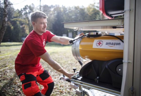 PCK dzięki wsparciu Amazon tworzy miejsca tymczasowego pobytu dla zakażonych COV