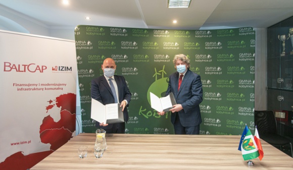BaltCap sfinansuje budowę nowoczesnego oświetlenia ulicznego w Gminie Kobylnica Samorządy, BIZNES - Łączna wartość projektu realizowanego w nowatorskiej formule partnerstwa publiczno-prywatnego wynosi 12 mln zł. Jest to tym samym największa pod względem wartości inwestycja samorządowa w Polsce z zakresu oświetlenia drogowego realizowana w formule PPP.