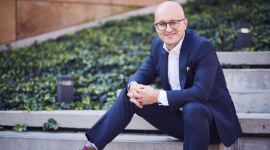 Współpraca z Intrum - Ultima Ratio liczy na przyrost spraw BIZNES, Prawo - Intrum, międzynarodowa firma zajmująca się obrotem wierzytelnościami i windykacją, obecna w 24 krajach Europy, zaczyna korzystać z e-arbitrażu Ultima Ratio. Dzięki współpracy z Intrum, założyciele Ultima Ratio liczą na znaczący wzrost liczby rozstrzyganych spraw.