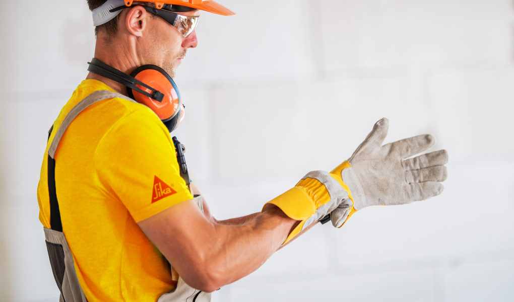 BHP-podczas-remontu-O-tym-musisz-bezwzglednie-pamietac Dobór odpowiedniego stroju i akcesoriów ochronnych, odpowiedzialne podejmowanie działań i brak pośpiechu. BHP podczas remontu. O tym musisz bezwzględnie pamiętać!